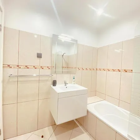 Village Square Coastal 3g Apartmán *